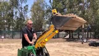 Self Leveling Feature with a 4in1 Bucket - Kanga Loaders