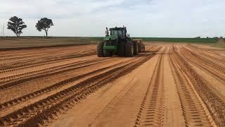 TOOMEY 4500C Scraper loading sand in soft conditions.