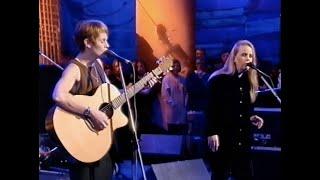 Shawn Colvin & Mary Chapin Carpenter - "One Cool Remove" (Live on Later With Jools Holland 10/12/94)