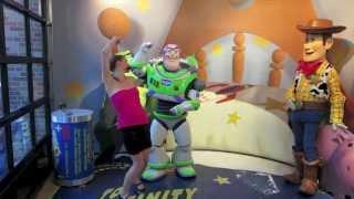 WDW meet Buzz   Spanish mode dance - Bella Isabella WDW