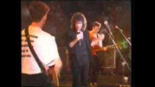 Jimmy Barnes & Crowded House - Throw Your Arms Around Me