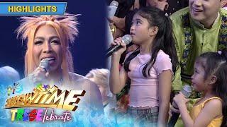 Vice Ganda enjoys playing with Mela and Stela | It's Showtime