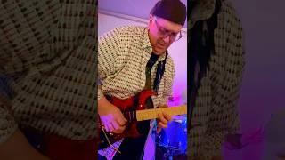 Tribute to #EVH with my #shreddersblues intro #drguy