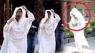 Rekha HIDES Face & Runs Away After Being CAUGHT Without Make Up In Public