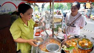 Quán Bún Riêu Cua Giò Heo đêm bình dân chỉ 25k nhưng cực ngon và đông khách ở vỉa hè Sài Gòn