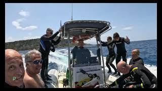 Il corpo di ballo del Blunauta Diving Center di Milazzo in una spericolata performance