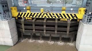 Huge Stoplog Lifting in Dam