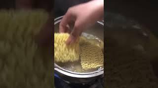 making of spicy noodels