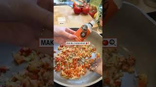 Making shakshuka             : TikTok / meicooks