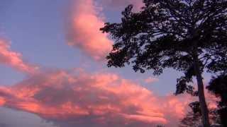 ATARDEDER NUBES ROJAS