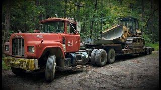 Mack R model Moving Equipment