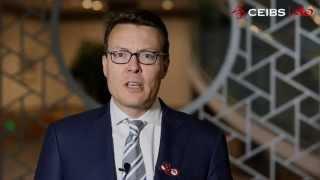 Prince Constantijn of the Netherlands congratulates CEIBS