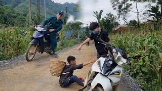 The orphan boy was bullied by a young man passing by. Luckily, the kind policeman arrived in time.