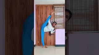 #yoga #reels #yogaexercise #fitness #split #shorts #jawan #srk #anirudh #yogaarthi #yogagirl #fit