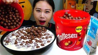 SUB 무한시청해주실꺼쥬? 또똣한 생크림에 몰티져스 말아먹기 먹방 Mukbang