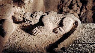 ASLANLI DİKİLİTAŞ VE Terrazzo Tabanı  - GÖBEKLİTEPE'NİN GİZEMİ -7