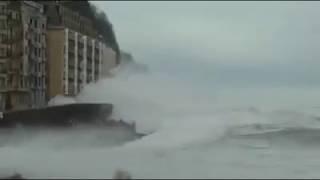 OLAS gigantes.Ciclogenesis explosiva  "Gabriel" en San Sebastián-Donosti