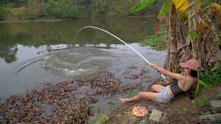 Amazing Fishing. Amazing Country Girl Hunting Big Fish