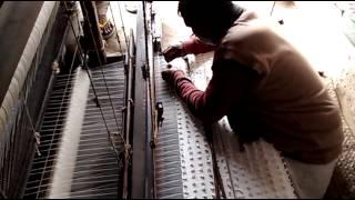 HANDLOM WEAVER PRODUCING EXCLUSIVE FABRICS