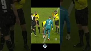 Neuer did the referee dirty  #manuelneuer #football #funny #bayern