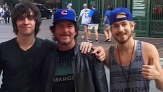 Eddie Vedder Street Performance Outside Wrigley Field (September 15 & 17, 2017) [Full Performance]