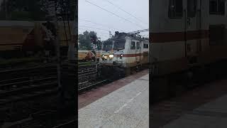 18427 Anand Vihar Terminal weekly Express Puri to Anand Vihar Terminal