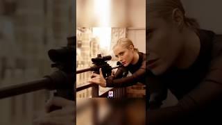 Эта девушка собирается 3астрелить президента США