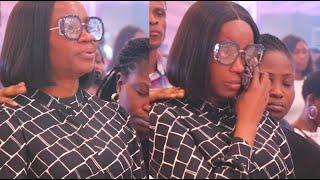 So Heartbreaking! Popular Gospel Singer Big Bolaji’s Wife Collapses in Tears at His Burial