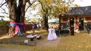 Salpuri (살불이)  Shamanistic Dancing at the Gyeongju Cultural Center