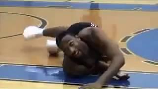 Gilbert Arenas Beats Teammate 1 on 1 with one hand and breakdances on the floor