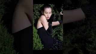 거품 샤워볼로 드레스 리폼하는 모델좌 