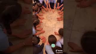 ميوزيكالي رقصة الأصابع روان و ريان مع صحباتهم بالمدرسة