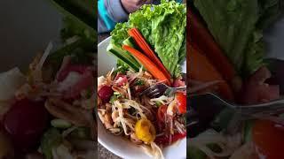 Fresh Salad! Som Tam. Thai food #shorts #foodie #salad #healthy