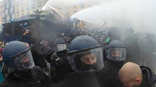 "Wir sind friedlich was seid ihr?" | #B1811 Demo Auflösung Brandenburger Tor: Achtung Gewaltbilder