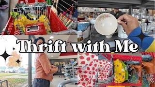 THRIFT WITH ME  Local Thrift Shoppin’ #thriftmas #thriftwithme #vlogmas #thriftedfashion