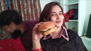 sameera khan ne jafar ke hath se khinch ke khaya bargar  ||SHOOTING TIME MASTI|||AHMED QURESHI VLOG