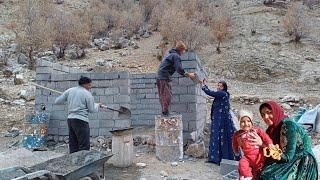 A mother and her children: building a new house in the heart of the desert