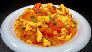 Many people make a mistake in the first step of scrambled eggs with tomatoes.