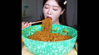Black Bean Noodles, Eggs & Kimchi ️ #asmr #mukbang #blackbeannoodles #satisfying @Fumeyamyam
