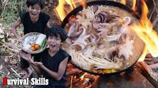 Survival skills primitive - Cooking octopus with tomato and eating for lunch ep0035