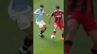 Increible asistencia de taco de Raul Jiménez vs City