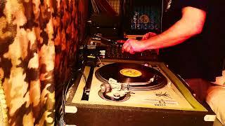 DrGiggles Bleep & warehouse techno & Chicago Acid mix #12 Live Vinyl DJ mix turntables bleeps video