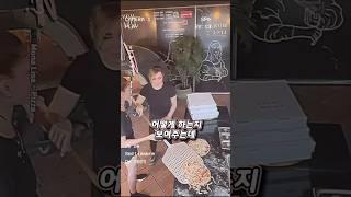 둘 다 그자리에서 해고당했어요