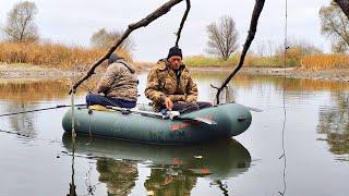 ШАЛЕНИЙ КЛЬОВ КАРАСЯ НА ЗИМОВІ СНАСТІ. Рибалка на боковий кивок