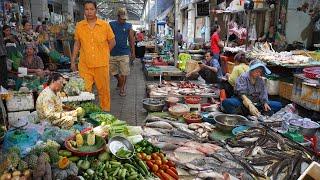 Morning Vegetable Market Scene @Boeng Trabek Plaza - Daily Lifestyle of Vendors & Buyer In Marke