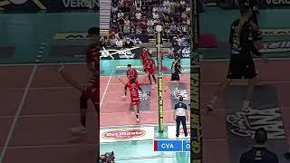 What a move by Mattia Bottolo #epicvolleyball #volleyballworld #volleyball