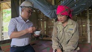 A homeless single mother is helped by a kind construction manager. Lý Tử Tuệ