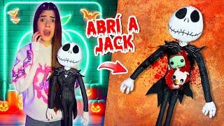 ABRÍ un PELUCHE de JACK SKELLINGTON y me AMENAZÓ con arruinar LA NAVIDAD | Ani Cat