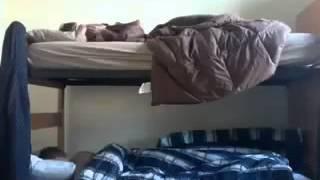 [LOL] How to annoy his brother sleeping ? Comment embêter son frère qui dort ?