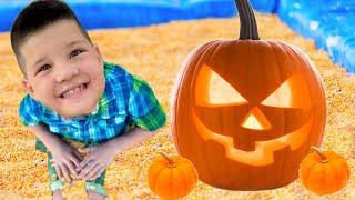  Jack-O-Lantern Pumpkin Patch Fun with Caleb! Picking Out the Perfect Pumpkins with Mom and Dad!